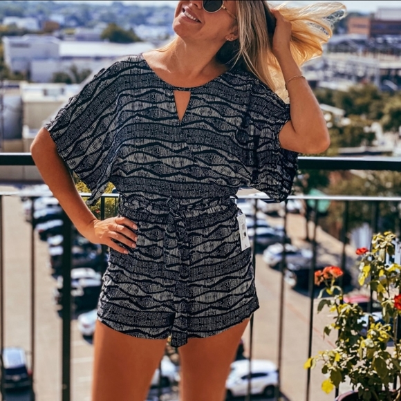 Rip Curl Pants - 5/$25 RipCurl Small Black and White Printed Romper